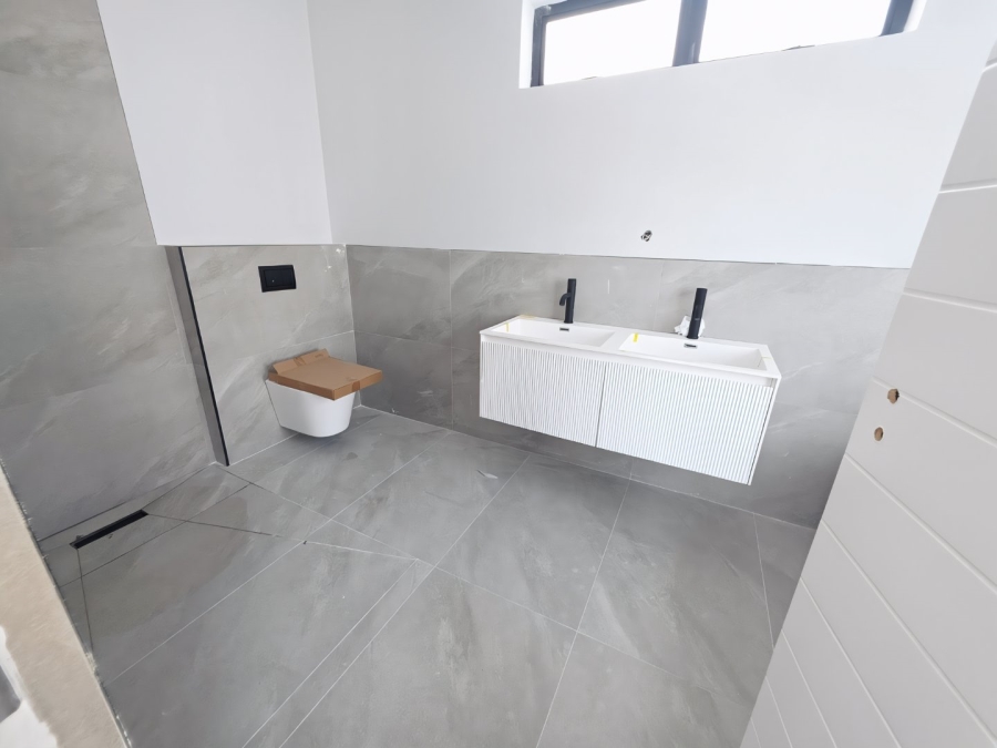 5 Bedroom Property for Sale in Sandown Western Cape